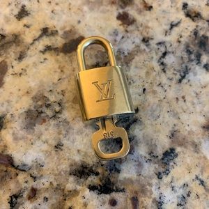 Louis Vuitton Key #318